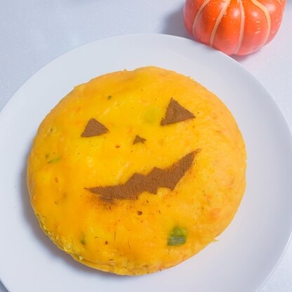 かぼちゃの黄色がとても 映えます。
ハロウィンの顔が ちょっと歪んでしまって〜（笑）
味は とても良かったです。おご馳走様でした♥️
